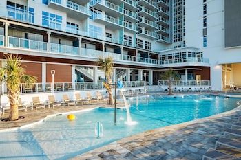 2 outdoor pools, open 8:00 AM to 10:00 PM, sun loungers