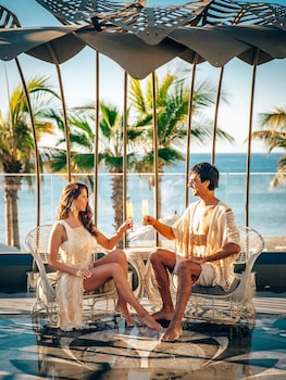 8 outdoor pools, pool umbrellas