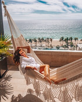 8 outdoor pools, pool umbrellas, sun loungers