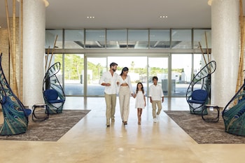 8 outdoor pools, pool umbrellas