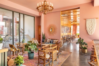 Fassade der Unterkunft – Abend/Nacht