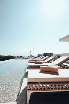 2 outdoor pools, pool umbrellas, sun loungers