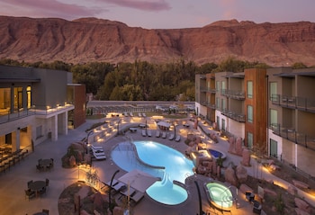 Outdoor pool, open 8:00 AM to 10:00 PM, free pool cabanas