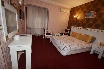 Standard Double Room | Minibar, desk, soundproofing, iron/ironing board (on request)