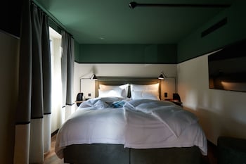 Lunch and dinner served, Italian cuisine