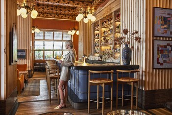 Piscine extérieure, tentes de plage, chaises longues