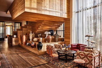 Piscine extérieure, tentes de plage, chaises longues