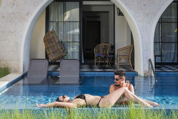 2 outdoor pools, pool umbrellas, sun loungers