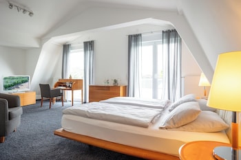 Lunch and dinner served, Italian cuisine