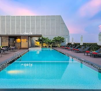 Outdoor pool, pool loungers