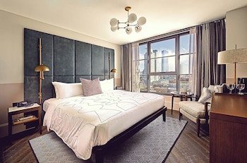 3 bars/lounges, piano bar