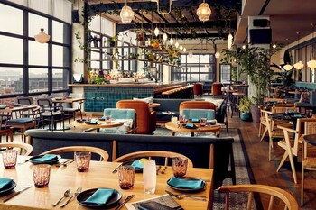 3 bars, piano-bar