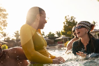 2 bars/lounges, 2 poolside bars
