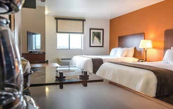 Refrigerador con congelador, microondas y parrilla de estufa