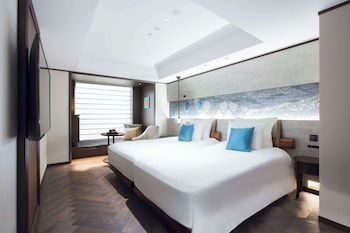 Breakfast, lunch, dinner served; international cuisine 