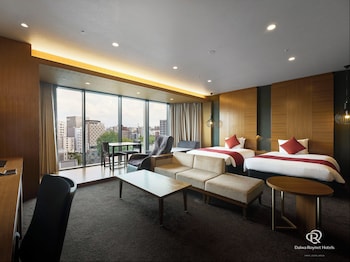 Bộ đồ giường cao cấp, chăn bông, két bảo mật tại phòng 