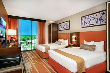 2 bars/lounges, poolside bar