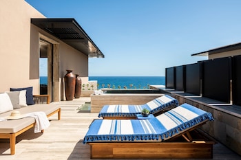5 piscines extérieures, cabanas (supplément), parasols