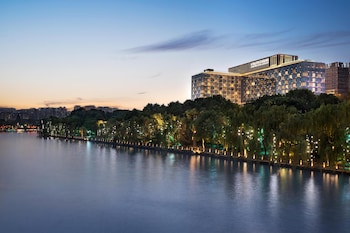1 bedroom, premium bedding, minibar, in-room safe
