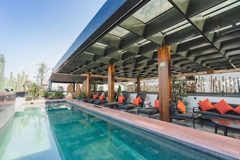 Breakfast, lunch, dinner served; alfresco dining