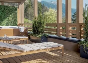 Couples treatment rooms, sauna, hot tub, steam room, Turkish bath
