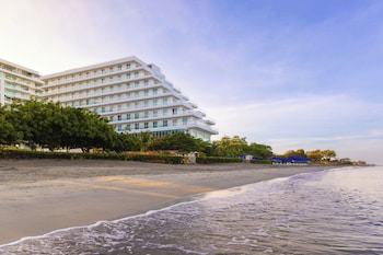 Premium bedding, pillowtop beds, minibar, in-room safe