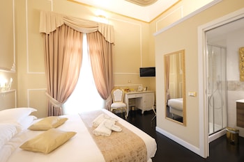 Chambre supĂ©rieure avec lits jumeaux | Literie de qualitĂ©, minibar, coffre-fort, rideaux dâobscurcissement