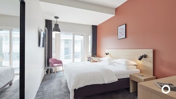 Deluxe Corner Room | 1 chambre, minibar, coffre-fort, bureau