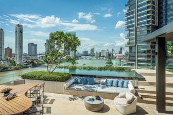 3 outdoor pools, pool umbrellas, sun loungers