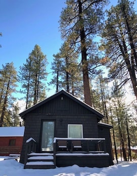 Premium Cabin, 2 Bedrooms, Hot Tub | Soundproofing, free WiFi, bed sheets