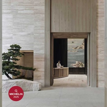 室内游泳池，06:00 至 22:00 开放，免费小屋，池畔遮阳伞