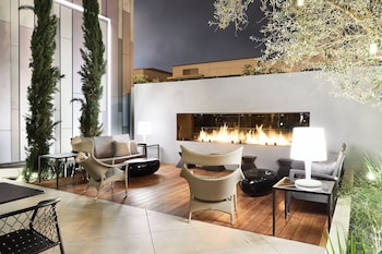 2 bars-salons, 10 bars sur la plage