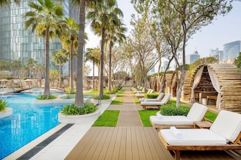 5 restaurantes; se sirven desayunos y cocina local e internacional