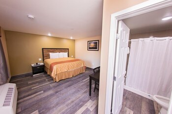 Standard-Einzelzimmer | Pillowtop-Betten, Schreibtisch, laptopgeeigneter Arbeitsplatz