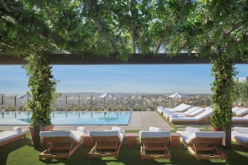 Outdoor pool, pool cabanas (surcharge), pool umbrellas