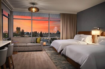 1 bedroom, in-room safe, desk, blackout curtains