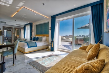 Suite, bubbelbad | Een minibar, een bureau, een strijkplank/strijkijzer, gratis wifi