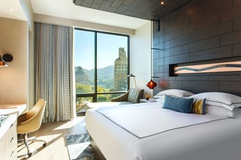 2 restaurants, breakfast, lunch, dinner served; local cuisine