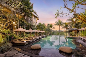 Villa with Pool | 1 bedroom, in-room safe, desk, blackout curtains