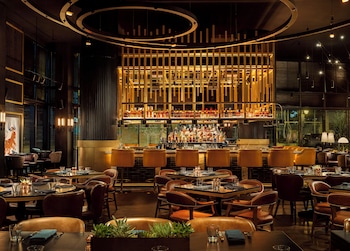 3 restaurants, breakfast, lunch, dinner served; American cuisine