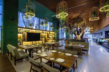 Innenpool, geöffnet von 08:00 Uhr bis 20:00 Uhr, Liegestühle