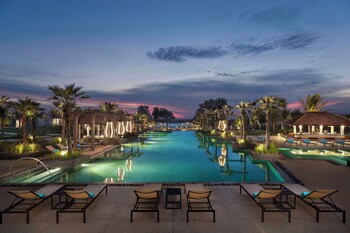 2 outdoor pools, free pool cabanas, pool umbrellas