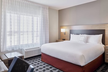 Studio, 1 King Bed with Sofa bed, City View | Private kitchen