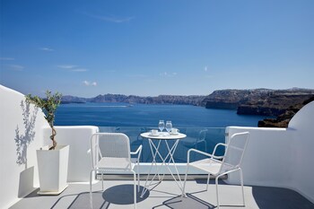 Deluxe Double with Panoramic Caldera View & Plunge Pool