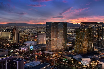 Suite, 1 kingsize-seng (Penthouse) | Bad | Separat badekar og dusj og dype avslapningsbadekar