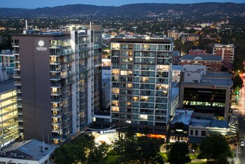 Breakfast, lunch, dinner served; garden views