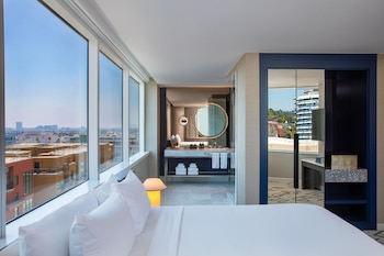 Kauden mukainen ulkouima-allas, maksullisia cabañoita, aurinkovarjoja