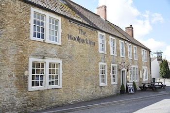 واجهة المنشأة - في المساء/الليل