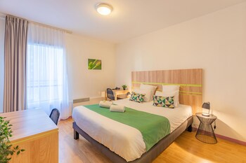 Daily buffet breakfast (EUR 13.9 per person)