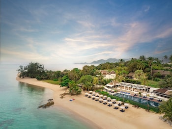 Outdoor pool, free pool cabanas, pool umbrellas